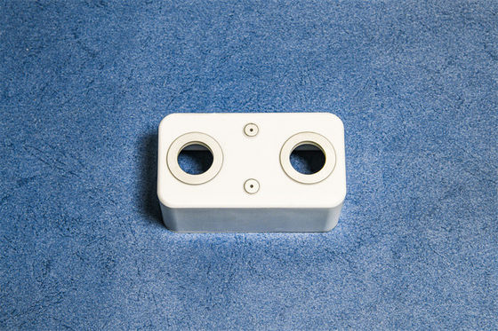 Durezza RoHS ≥ 85 Cassa ceramica di alluminio con scala di Mohs 9 Durezza e stretta al gas ≤ 1,0*10^-11 per applicazioni elettroniche
